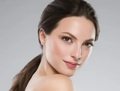 beauty-woman-face-cosmetic-concept-healthy-hair-an-ZWNHCLB