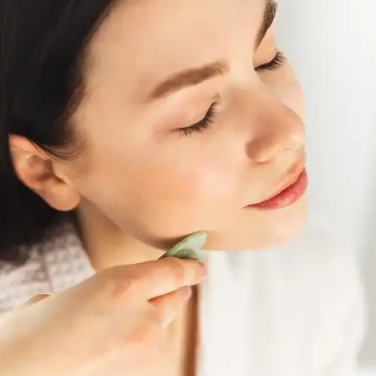 young-woman-doing-face-gua-sha-chinese-traditional-9HWQCJ8